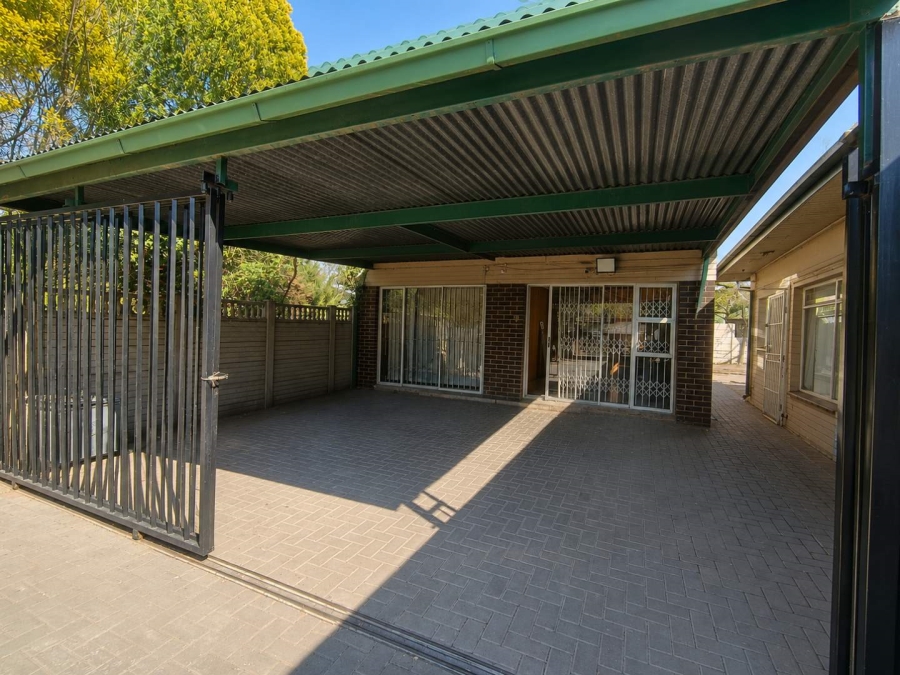 17 Bedroom Property for Sale in Universitas Free State